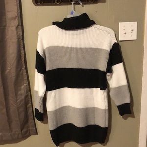 SHEIN. Small. White, gray and black.